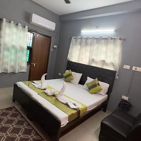 Hotel Aparajita Varanasi Exterior photo