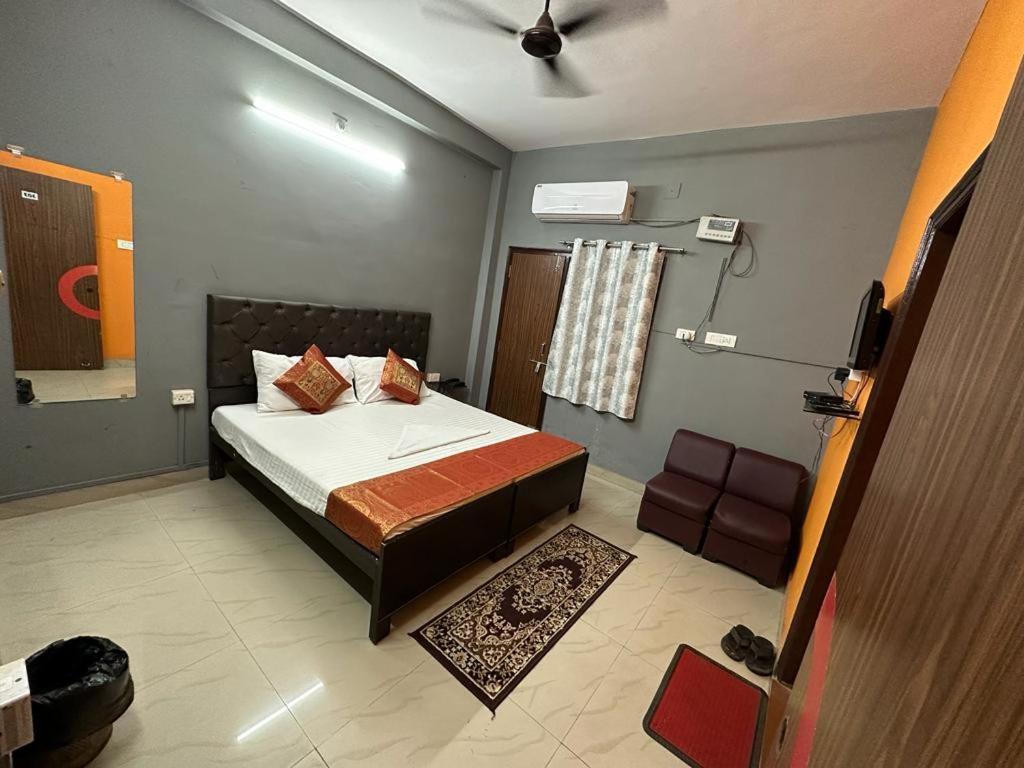 Hotel Aparajita Varanasi Exterior photo
