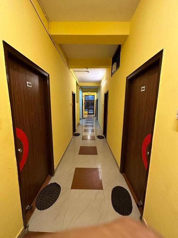 Hotel Aparajita Varanasi Exterior photo
