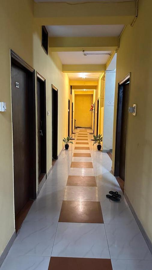 Hotel Aparajita Varanasi Exterior photo