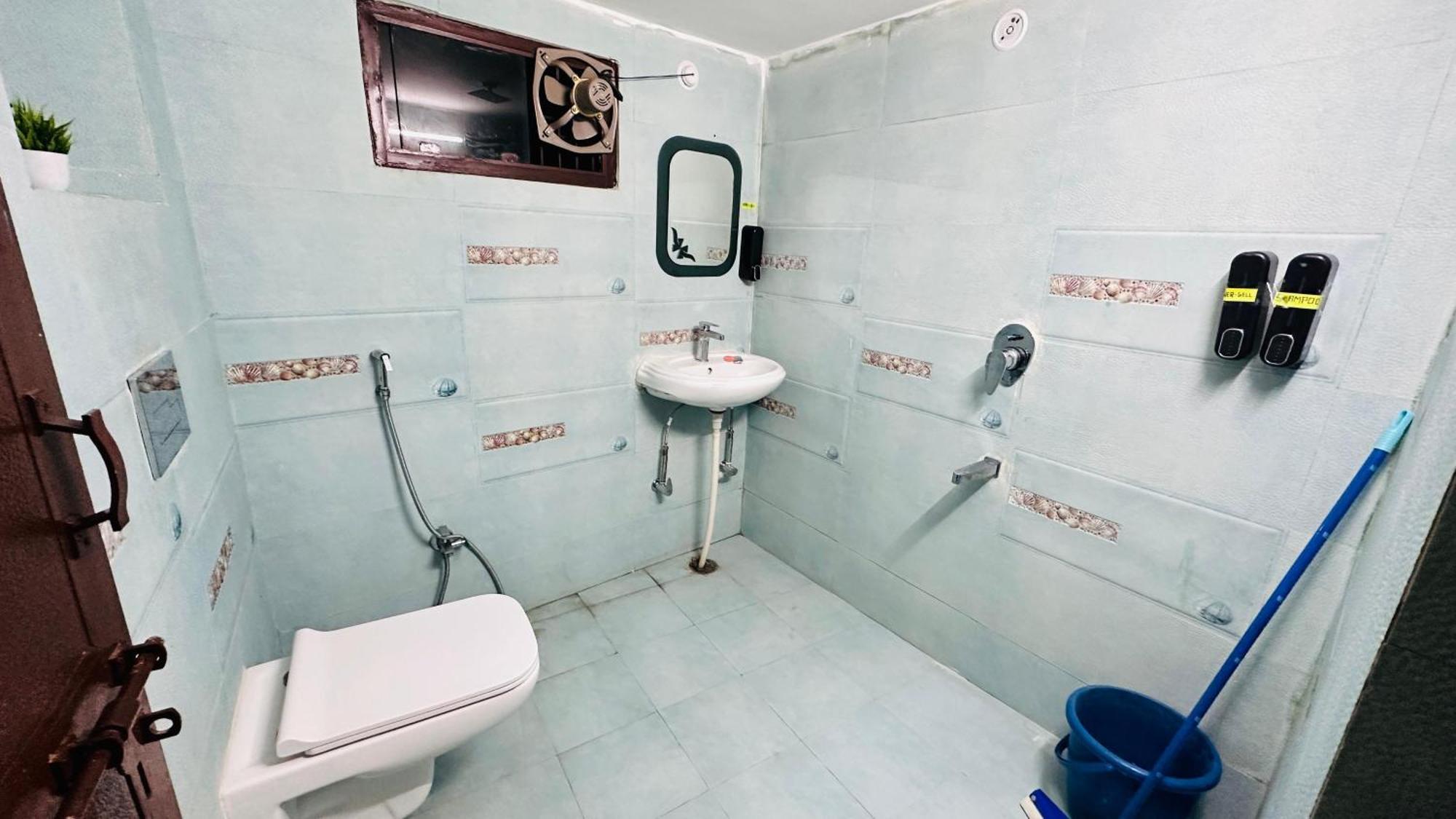 Hotel Aparajita Varanasi Exterior photo