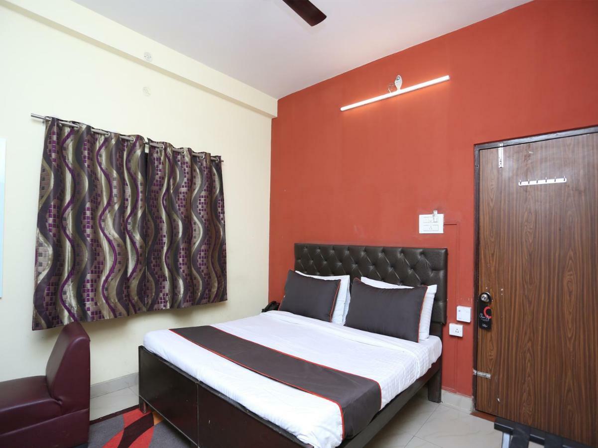 Hotel Aparajita Varanasi Exterior photo