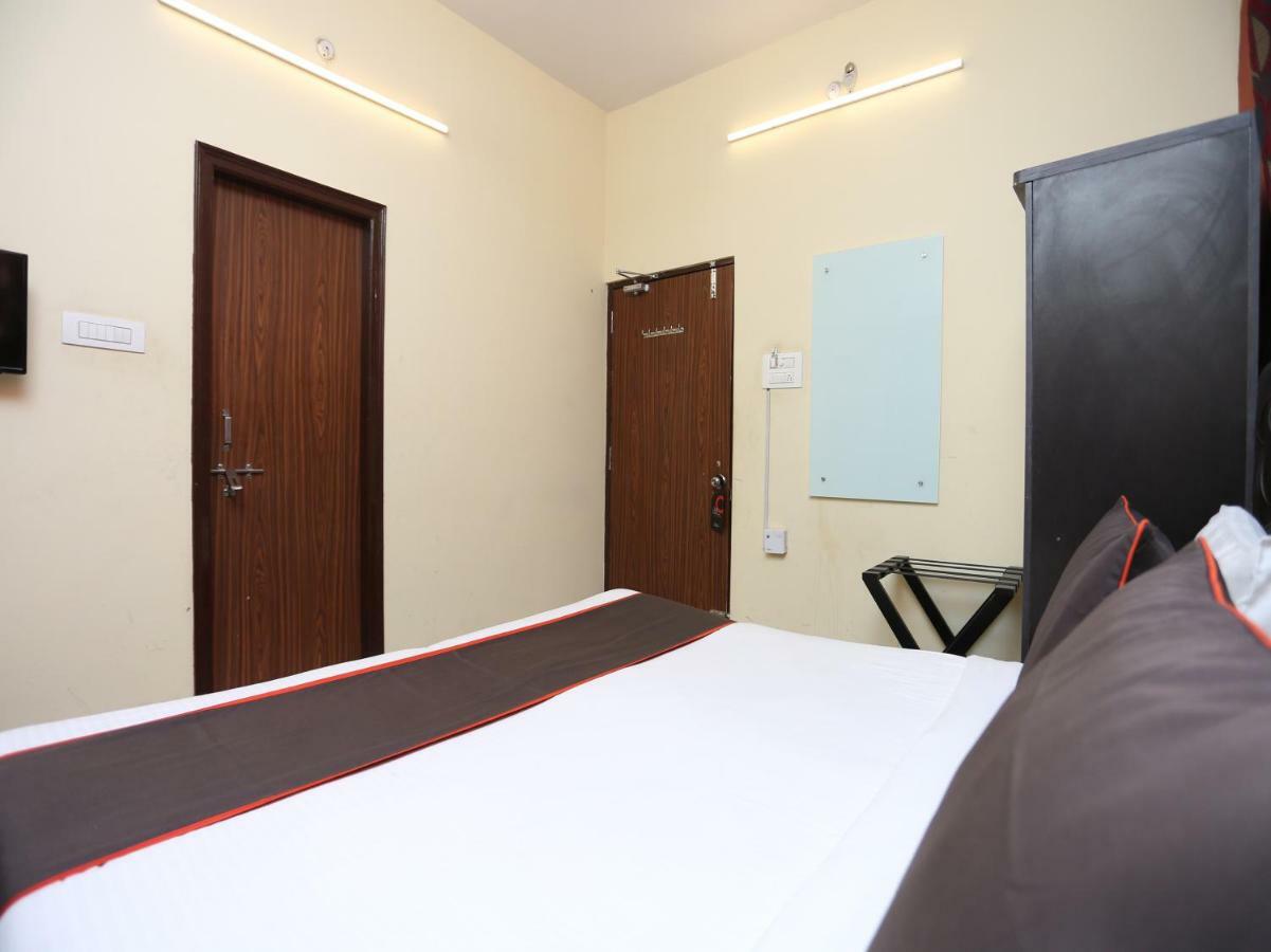 Hotel Aparajita Varanasi Exterior photo